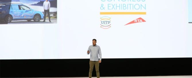 Wat maakt een spreker inspirerend? Wiebe Wakker vertelt op het podiium.