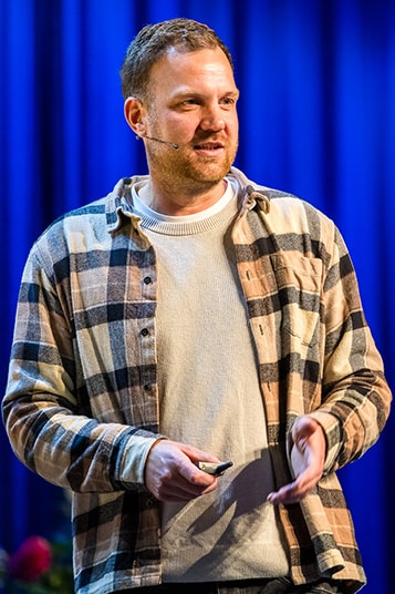 Wiebe Wakker giving a keynote talk on a stage